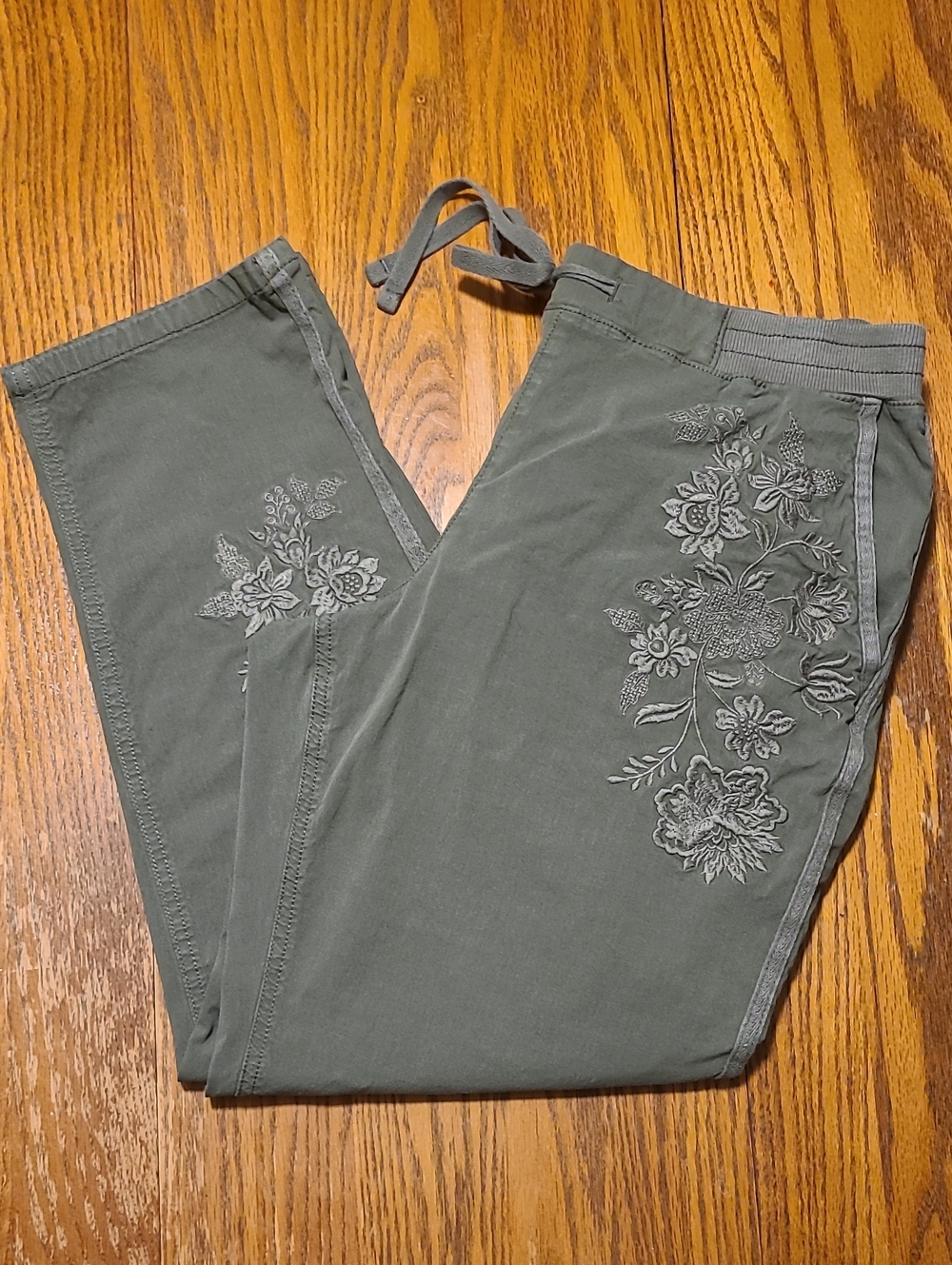 Style & Co Embroidered Olive Green Drawstring Pants - Medium